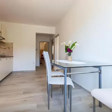 Modernes In Mit Privatem Parkplatz Apartment Bibinje