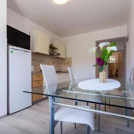 Apartment Modernes In Mit Privatem Parkplatz Bibinje